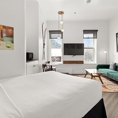 Independence Square 202, Hotel Room Over-Looking The Mall And Aspen Mountain Екстериор снимка