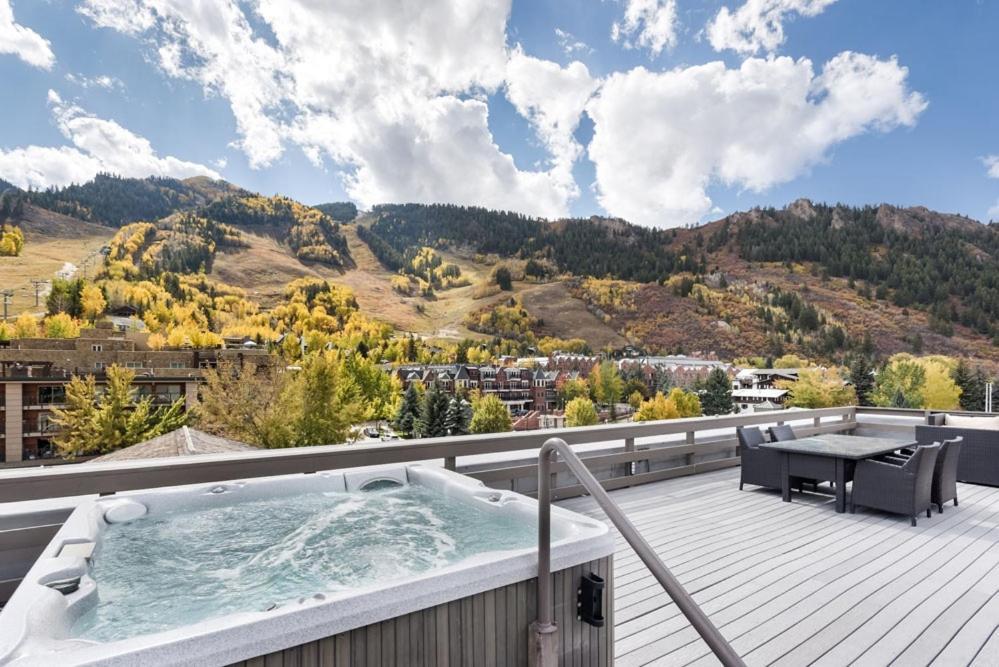 Independence Square 202, Hotel Room Over-Looking The Mall And Aspen Mountain Екстериор снимка
