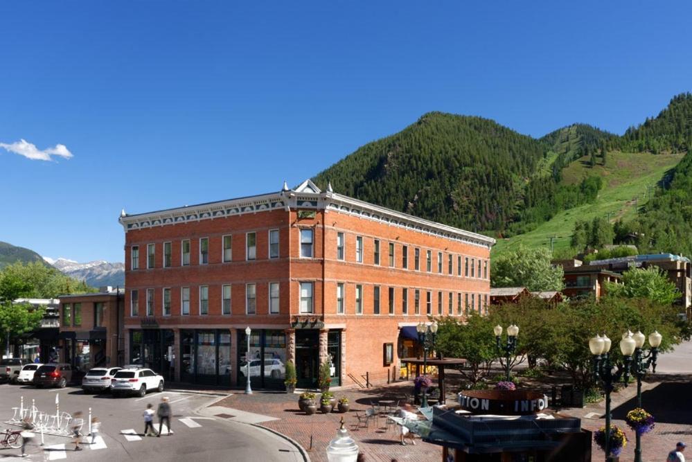 Independence Square 202, Hotel Room Over-Looking The Mall And Aspen Mountain Екстериор снимка